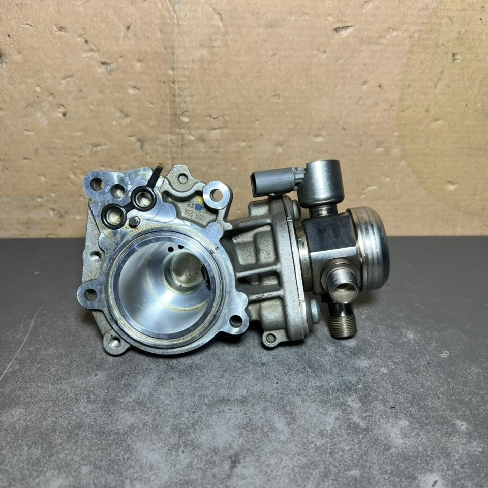 12-18 Mercedes W212 C300 M276 High Pressure Fuel Pump W/Housing A276 0700101 OEM