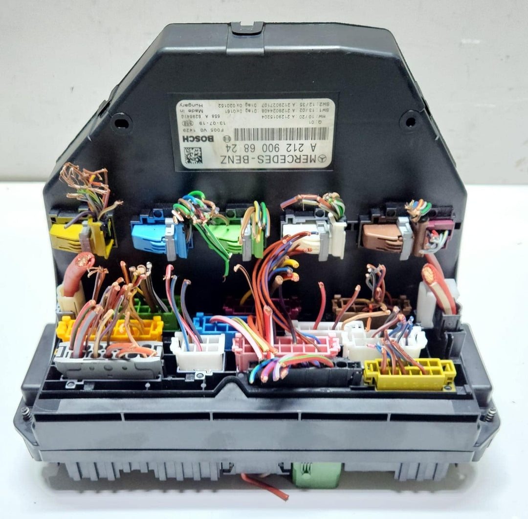 10-16 Mercedes-Benz W212 W204 Front SAM Module Relay Fuse Box A212 9006824 OEM
