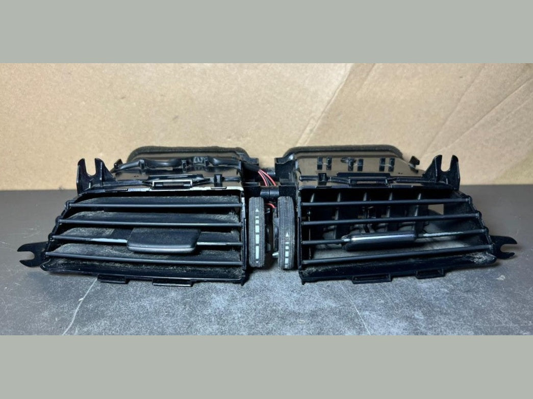 12-14 Mercedes W204 C300 C250 Front Center Dashboard  Heater A/C Air Vent