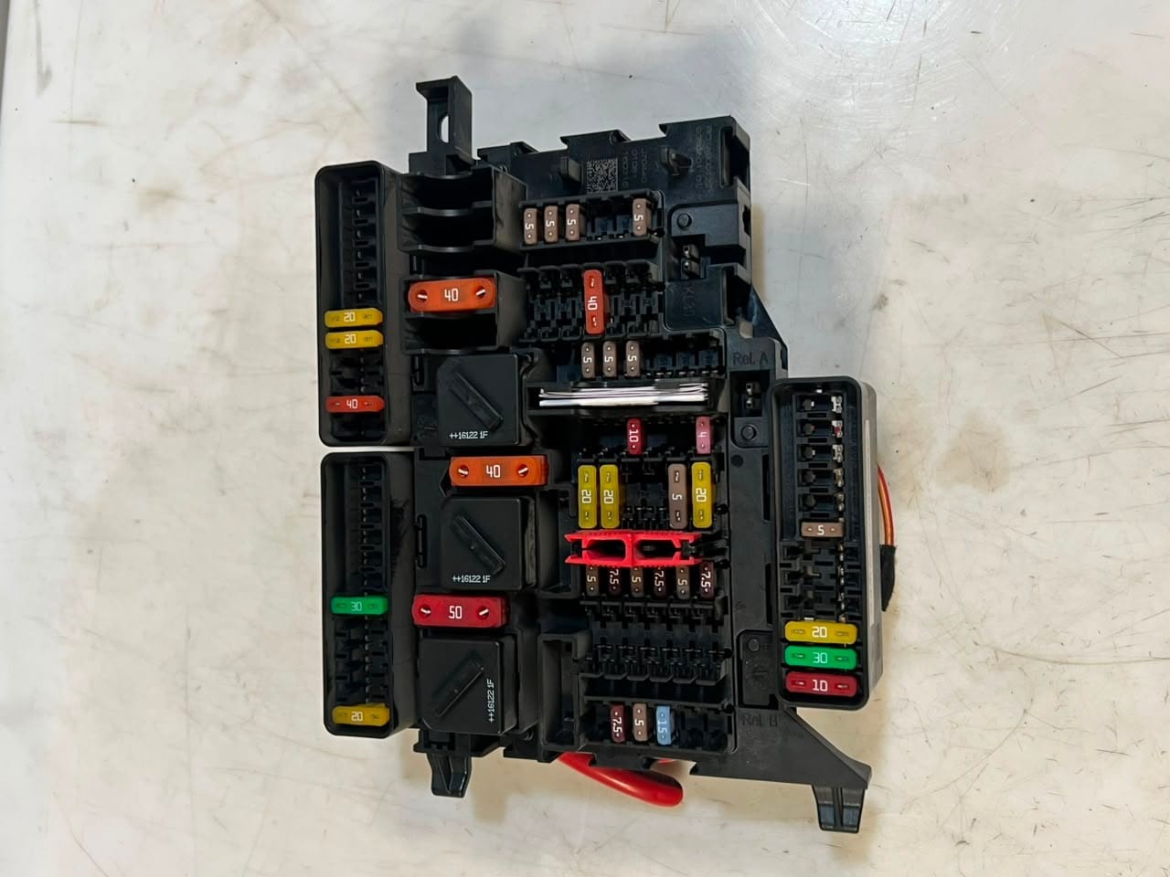 BMW 1' 2' X1 X2 F48 F39 F40 F45 POWER SUPPLY DISTRIBUTION Fuse Box 9270356 OEM