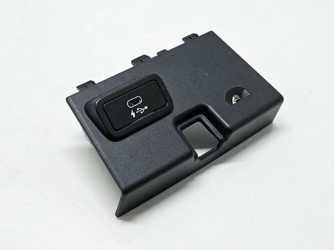 6807232-2019-2024 BMW 330i G26 C Type USB Port With Trim OEM