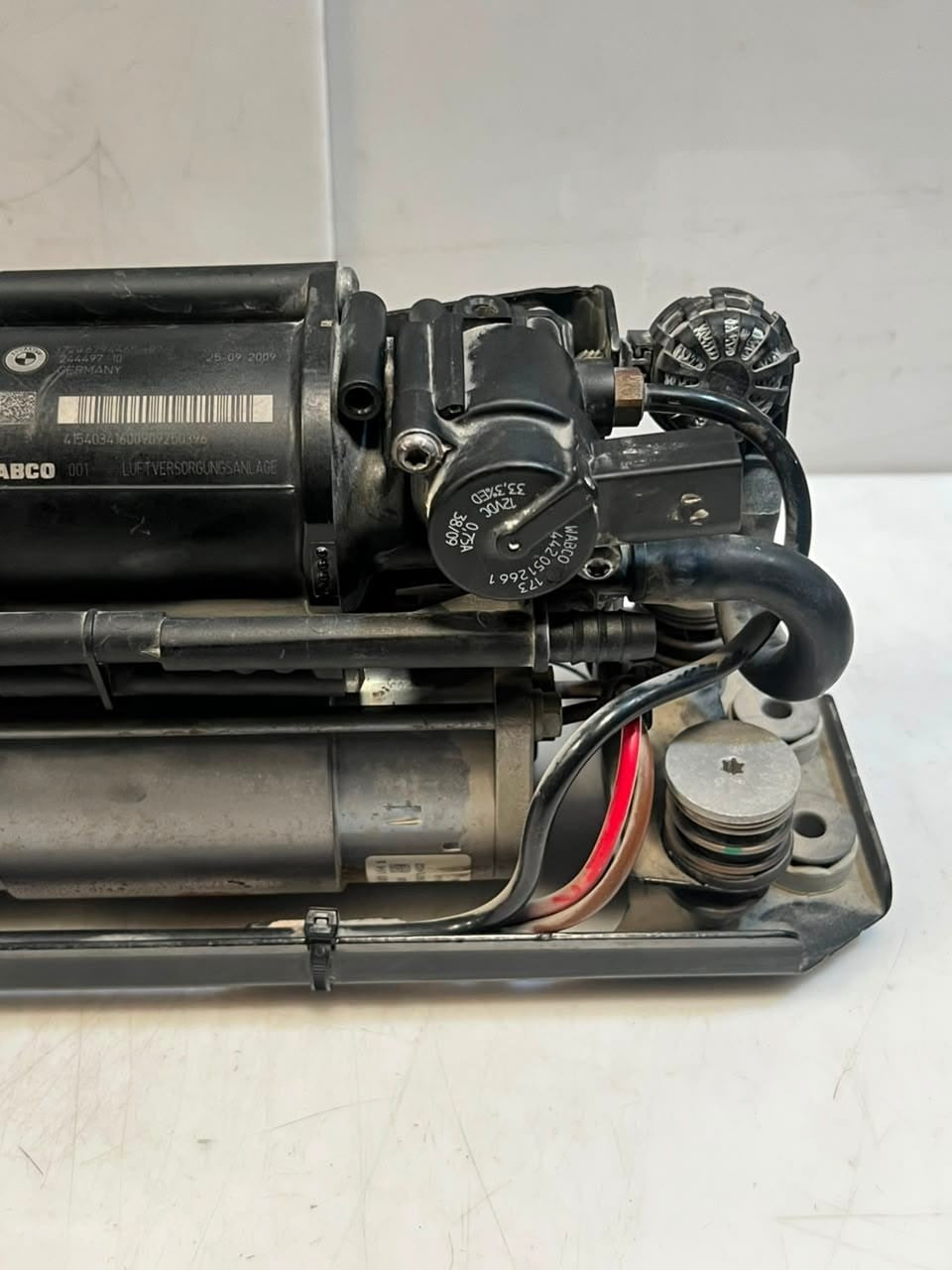2010-2015 BMW 5' F01 F02 F10 F11 750Li Air Suspension Compressor 6794465 OEM