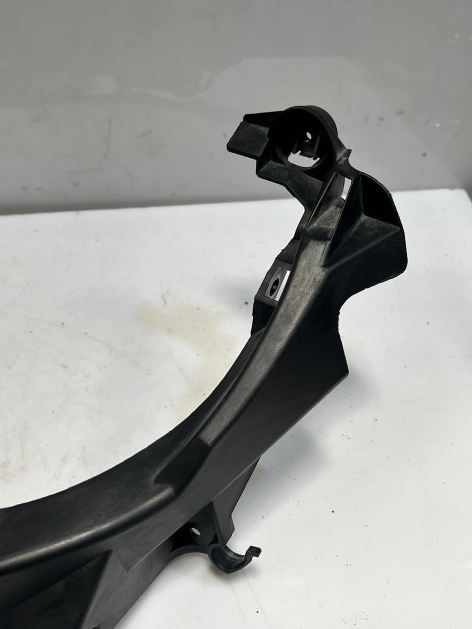 2006-2008 BMW 325i 3 Series E90 E91 Headlight Mounting Bracket LEFT 7116707 OEM
