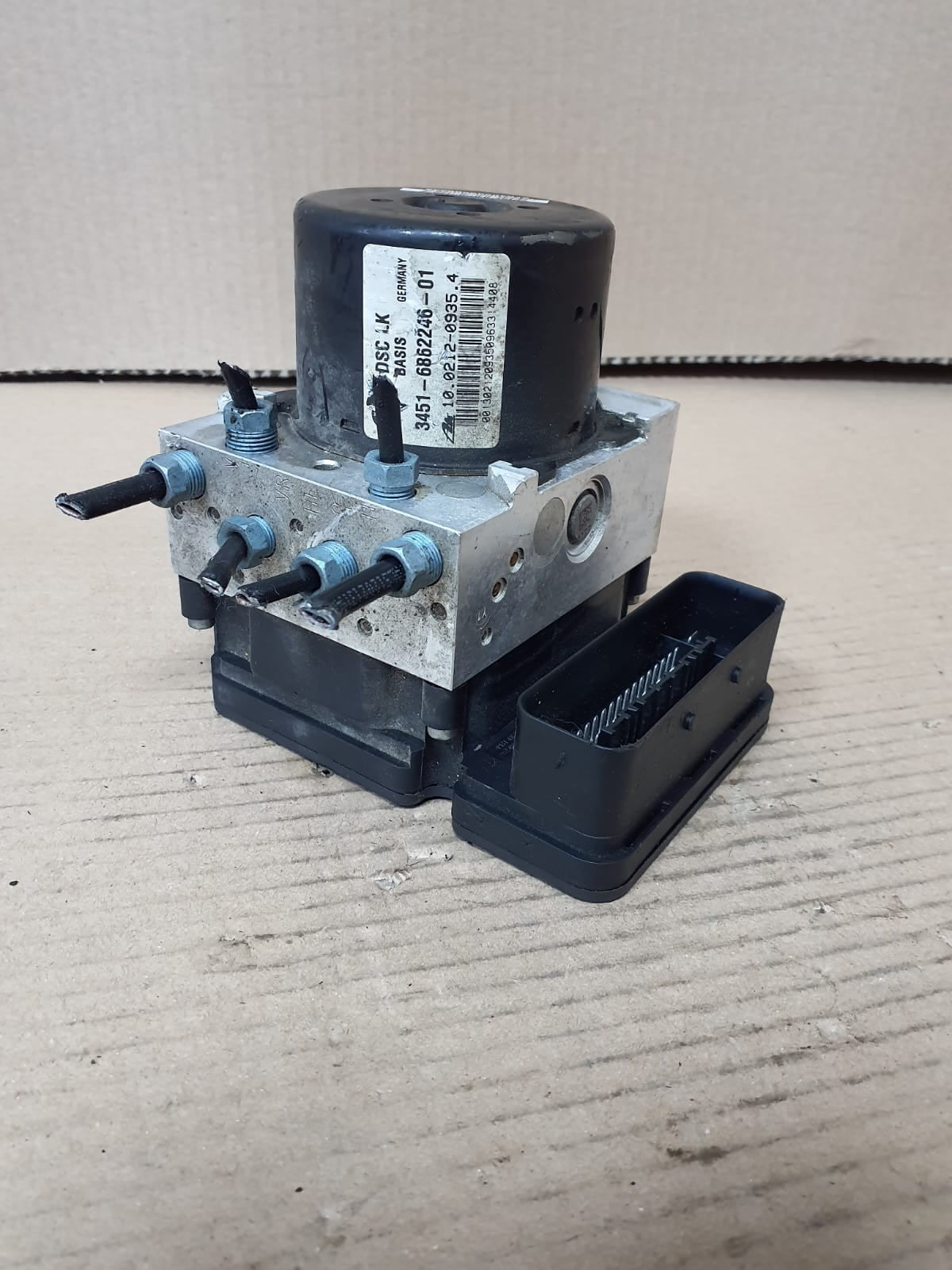 2012-2013 BMW F30 F31 F35 320i and 328i ABS Pump Control Module 6862246 OEM