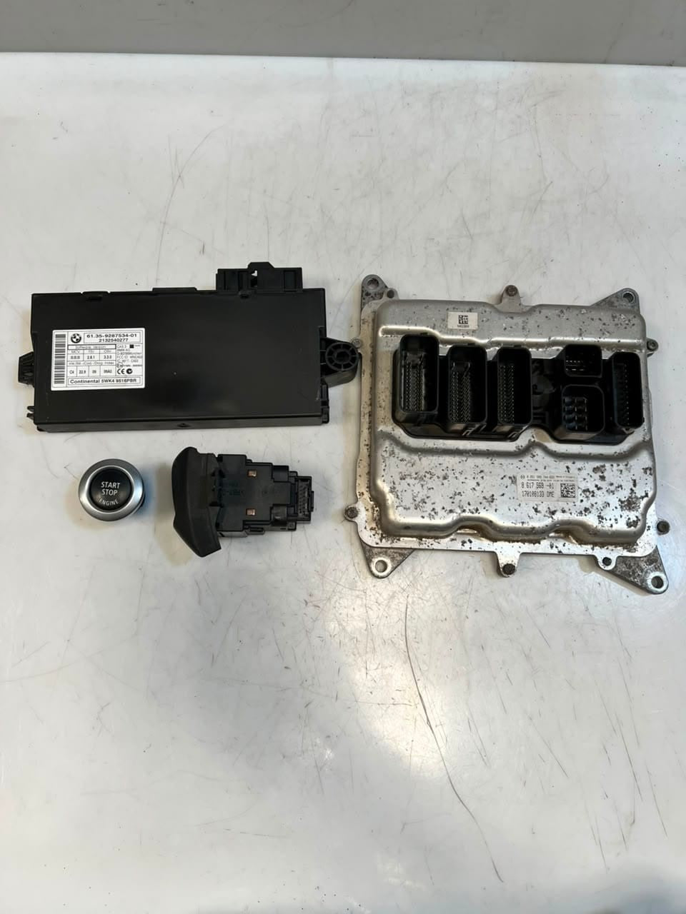 2013 BMW X1 E84 20iX N20 Engine Control Unit ECU SET DME+ CAS3 8617569 OEM