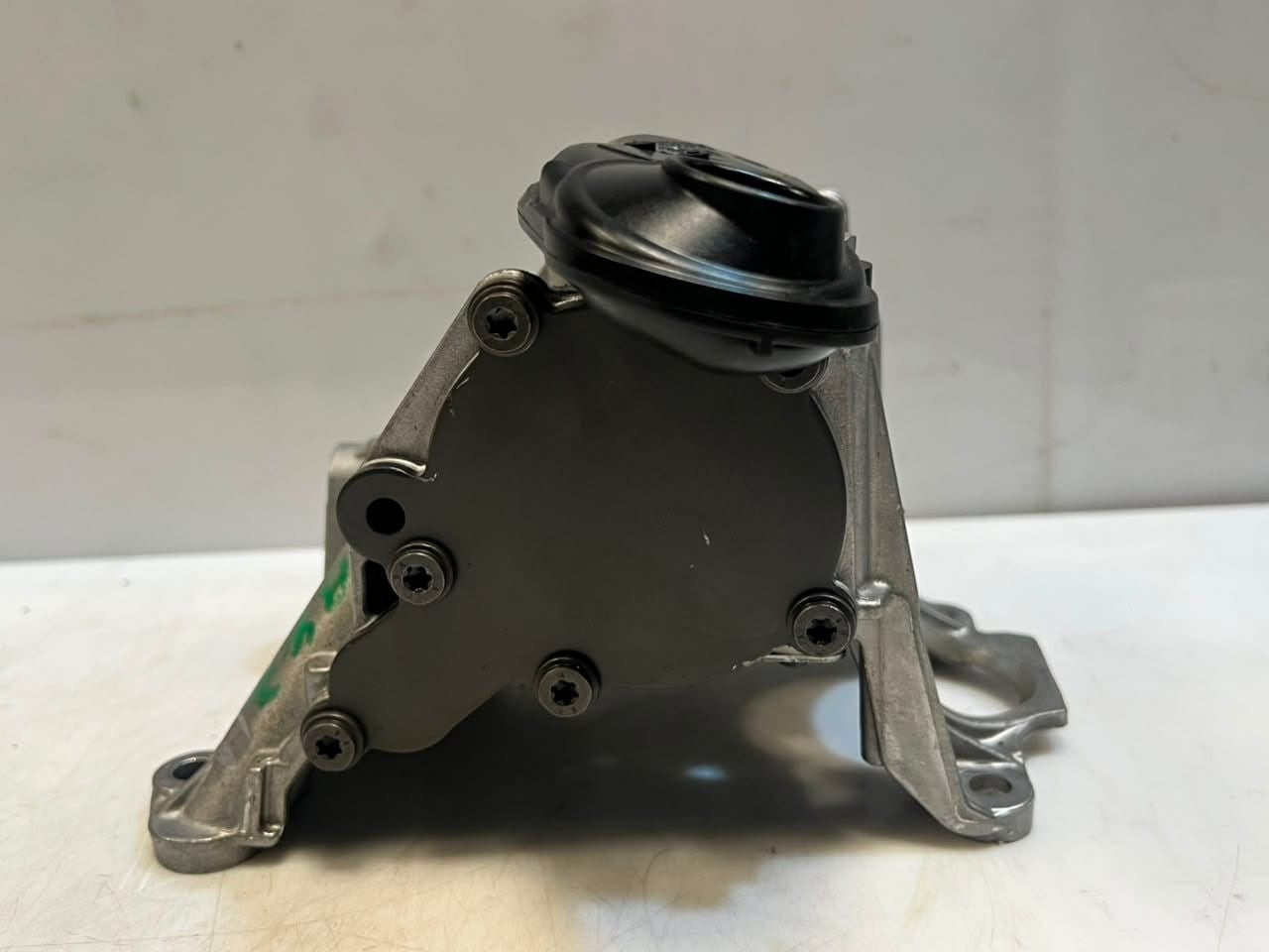 BMW 5 Series X1 X3 X5 F10 F11 B47 F20 Oil Vacuum Pump 8513756 OEM