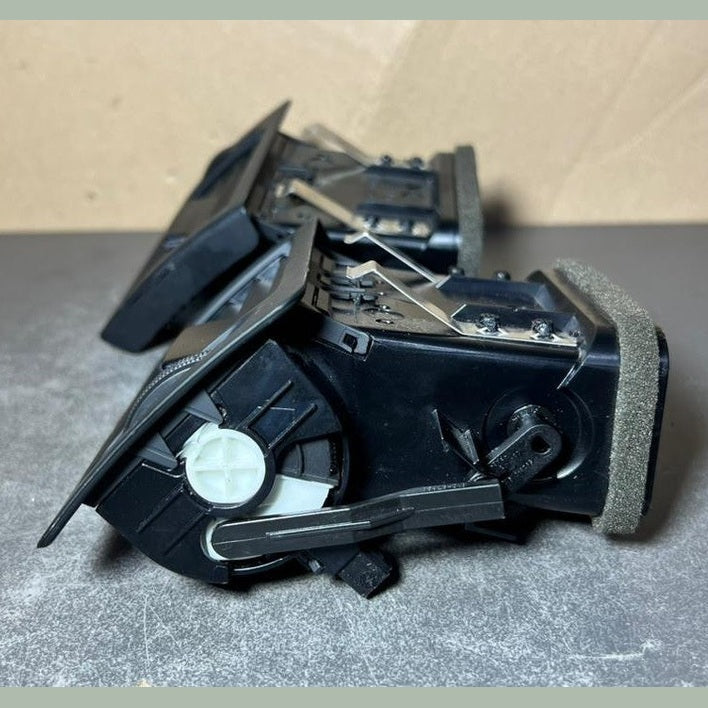 08-10 Mercedes W204 Class Front Dashboard Left  Right Heater A/C Air Vent