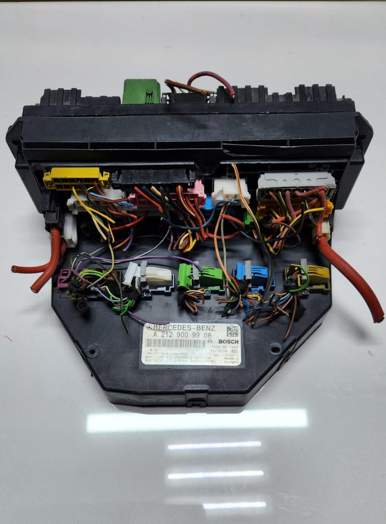 10-16 Mercedes-Benz W212 W204 Front SAM Module Relay Fuse Box A212 9009908 OEM