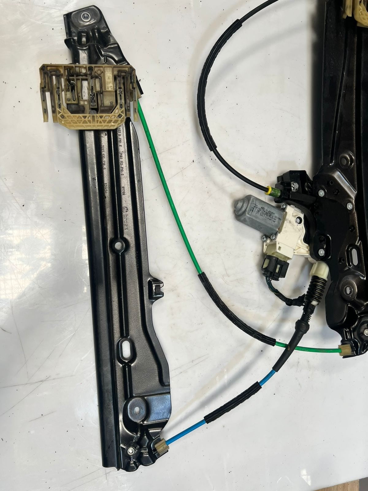 2014 BMW M5 F10 Front RIGHT Door Window Regulator With Motor 7182112 OEM