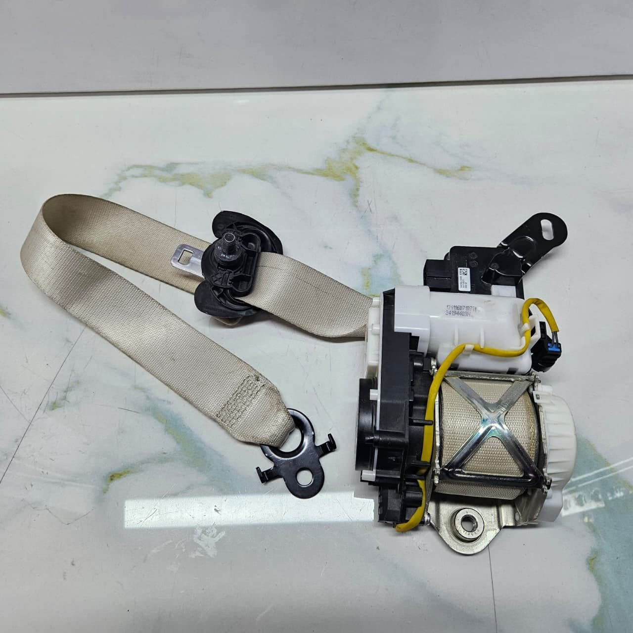 OEM BMW 7 Series G11 G12 Front Seat Belt Front Left 7402423
