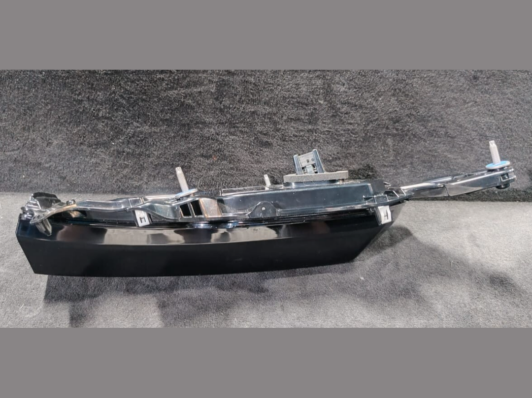 BMW XM OEM  TRUNK  RIGHT SIDE BACK OR TAIL LIGHT LED - 1278.306.0000.00