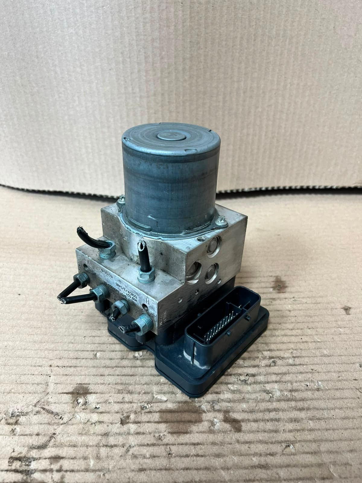 2012-2016 BMW F10 F11 F01 F13 535i ABS Pump Anti-Lock Brake Module 6853400