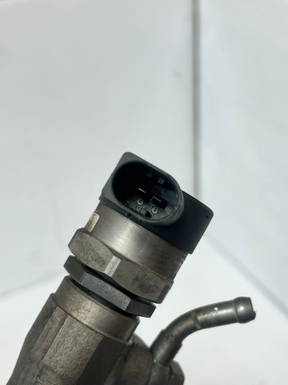 2002-2005 BMW 745i 7 Series E65 E66 E67 E60 E83 X3 Fuel Rail INJECTOR 7795514 