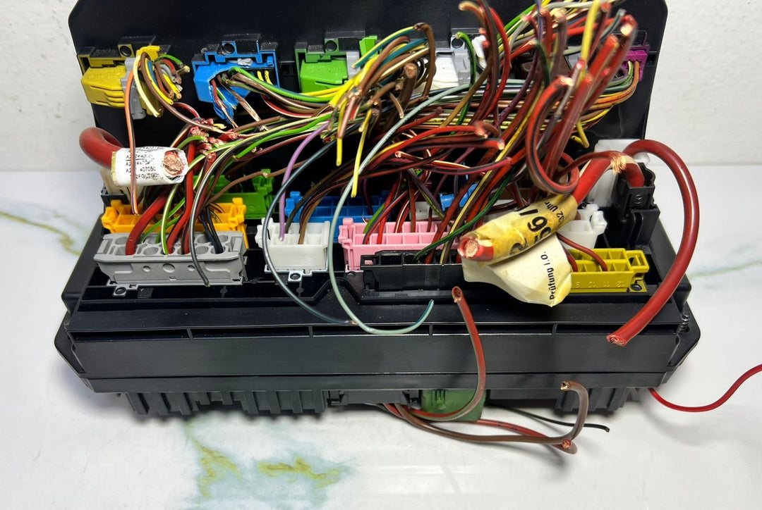 10-16 Mercedes-Benz W212 W204 Front SAM Module Relay Fuse Box A212 9002727 OEM