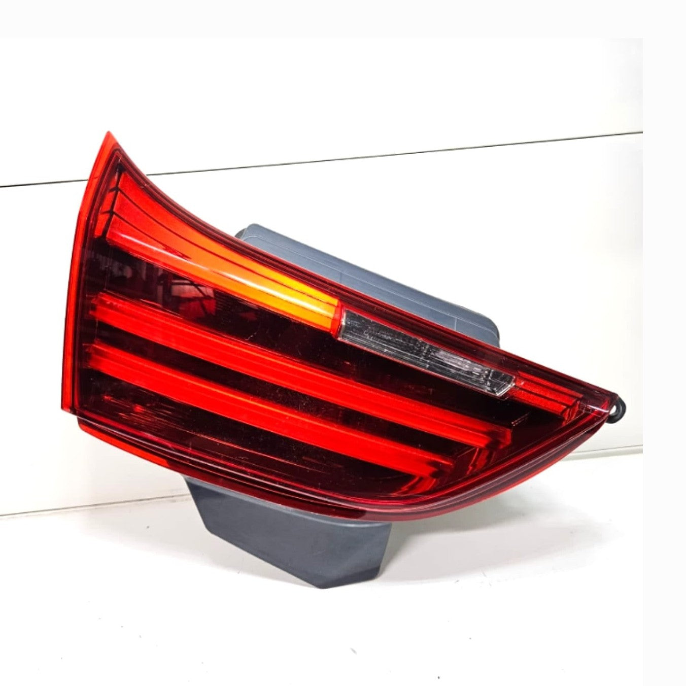 7306167-2014-2017 BMW5 Series F07 550i GT xDrive Rear Light in Trunk Lid Left 