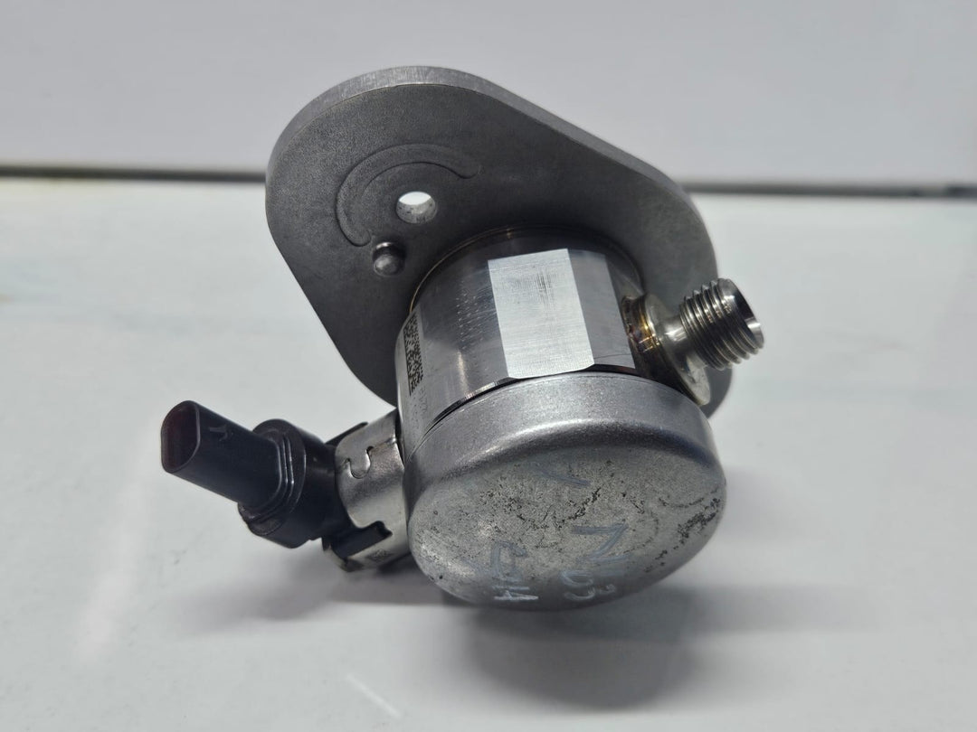 2020 BMW 750i xDrive G14 N63 High Pressure Fuel Pump 8648177 OEM