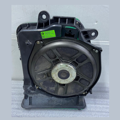 OEM BMW F91 M8 F92 F93 FRONT RIGHT SUBWOOFER  AUDIO SPEAKER HARMAN 2622476