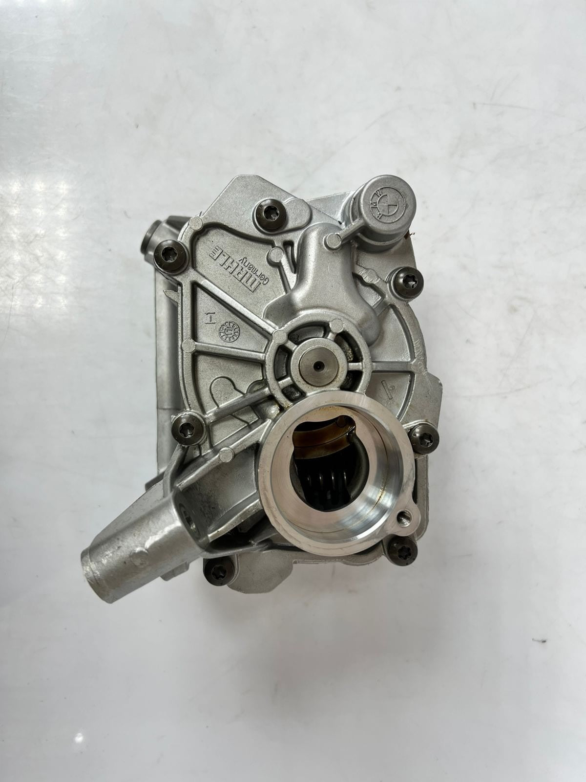 2016-2019 BMW 5 Series G30, X5 xDrive M50i Engine Oil Pump Assembly 8601072 OEM
