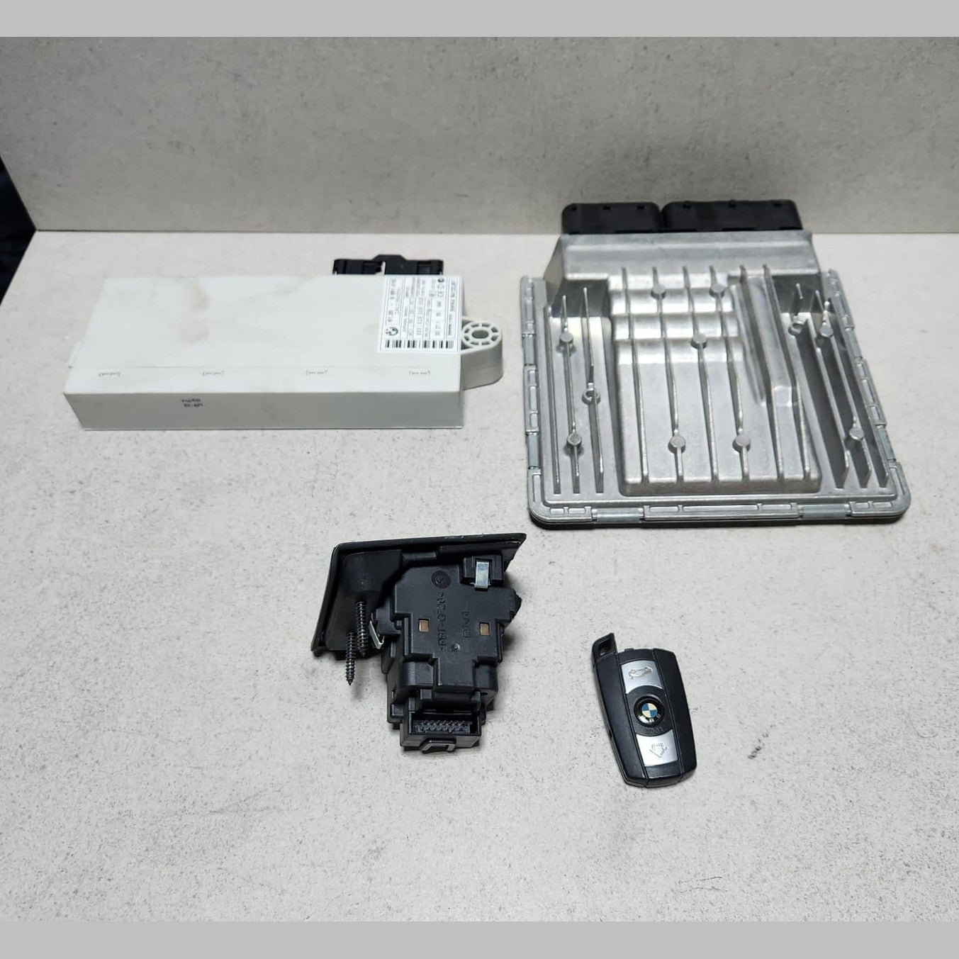 2006-2007 BMW 525i Engine Control Module MSV70 7559178 E90 E91 E60 E61 