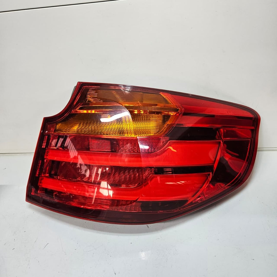 7286038-BMW 3 Gran Turismo Rear Light Right Fitting Position Right OEM