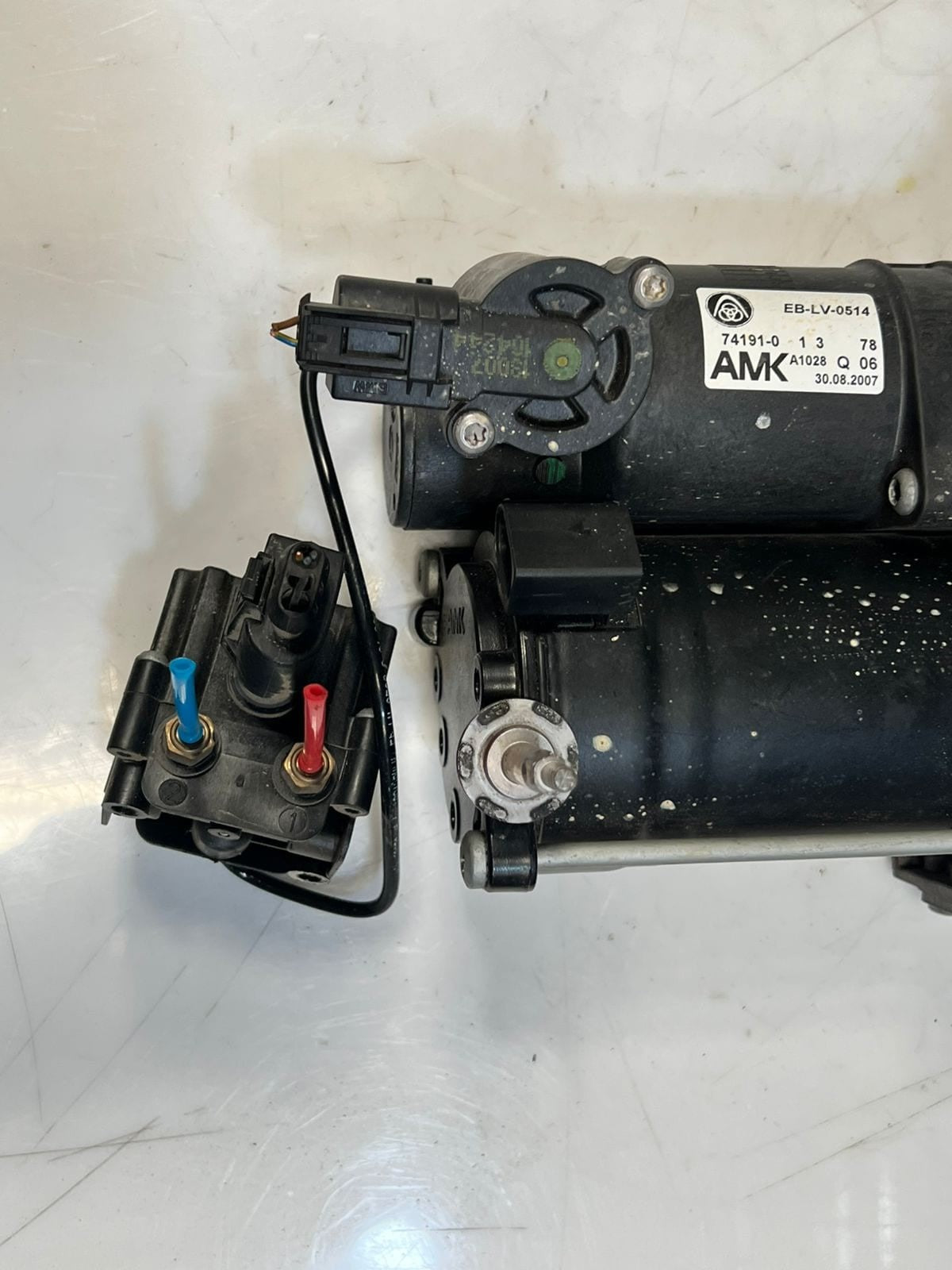 2007-2013 BMW X5 E70 and X6 E71 E72 Air Suspension Compressor EBLV0514 OEM