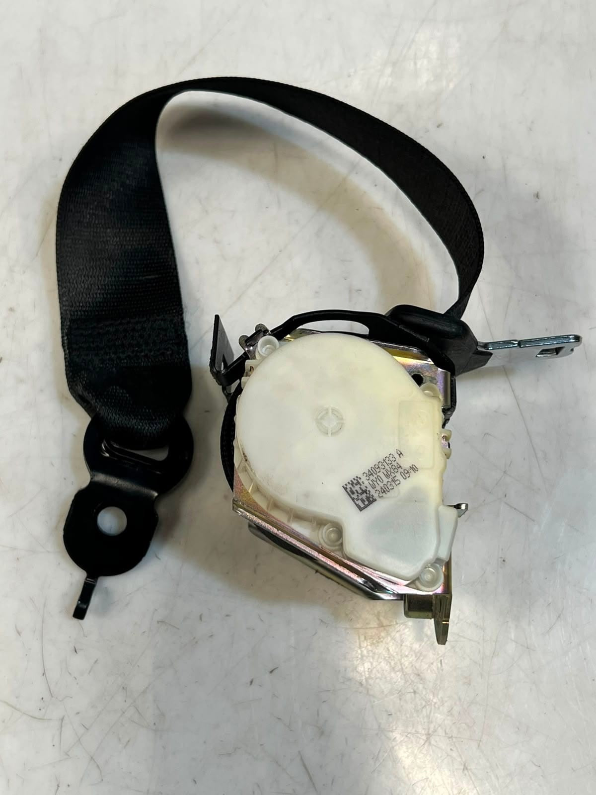 2011-2016 BMW 5 Series F10 F11 528i Rear Center Seat Belt 34093133 OEM