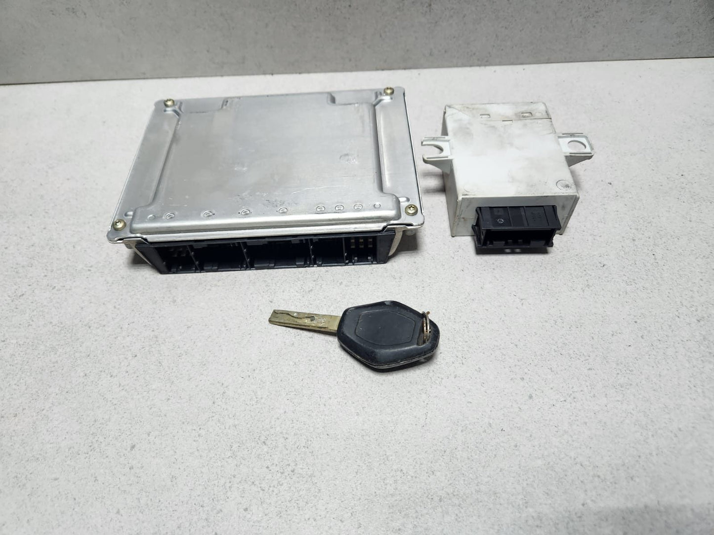 2000-2006 BMW X5 Engine Control Module 7508698 X5 E53 4.4L M62