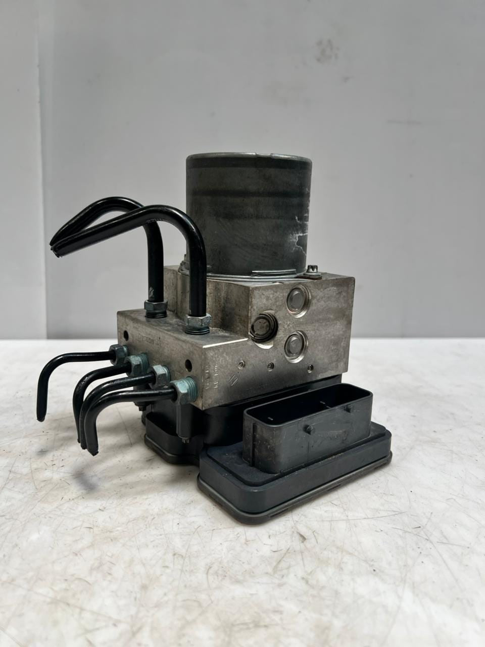 2014-2015 BMW X5 F15 and X6 F16 ABS Pump Control Module 6864790 USED