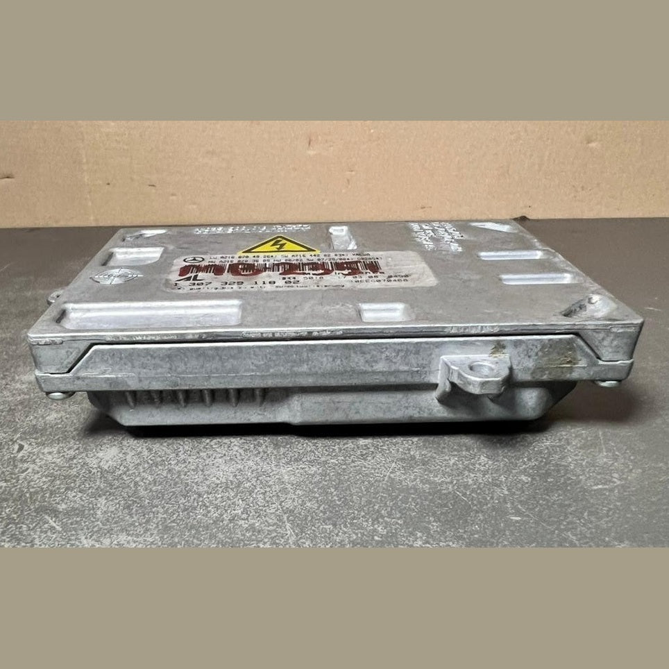 Mercedes Benz W221 Xenon Light Headlight Control Module Unit A216 8704826 OEM