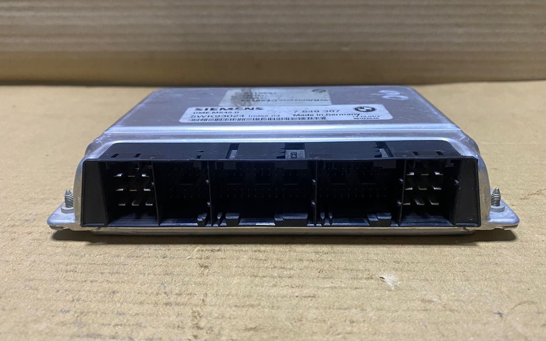 BMW 2001 530i -2002 Z3 Roadster 2.5i and Engine Control Unit 7511570