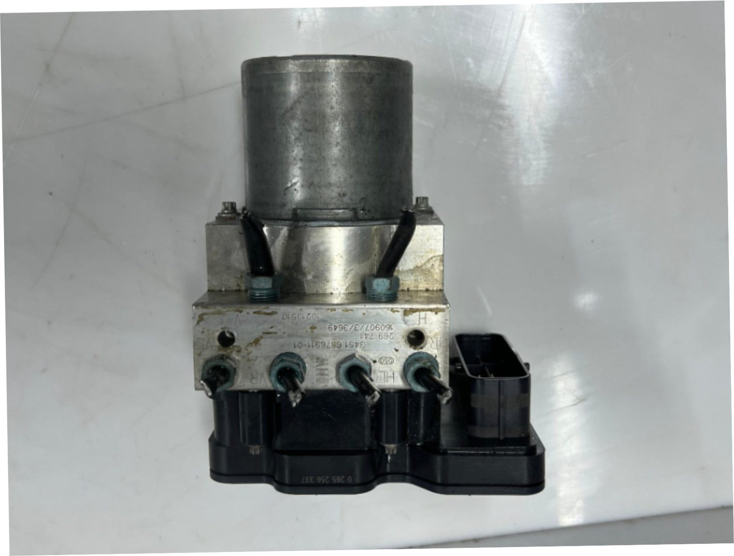 2016 BMW 528i 5 Series F10 and 6 Series F12 L6 DXC9 Abs Pump 6876908 OEM
