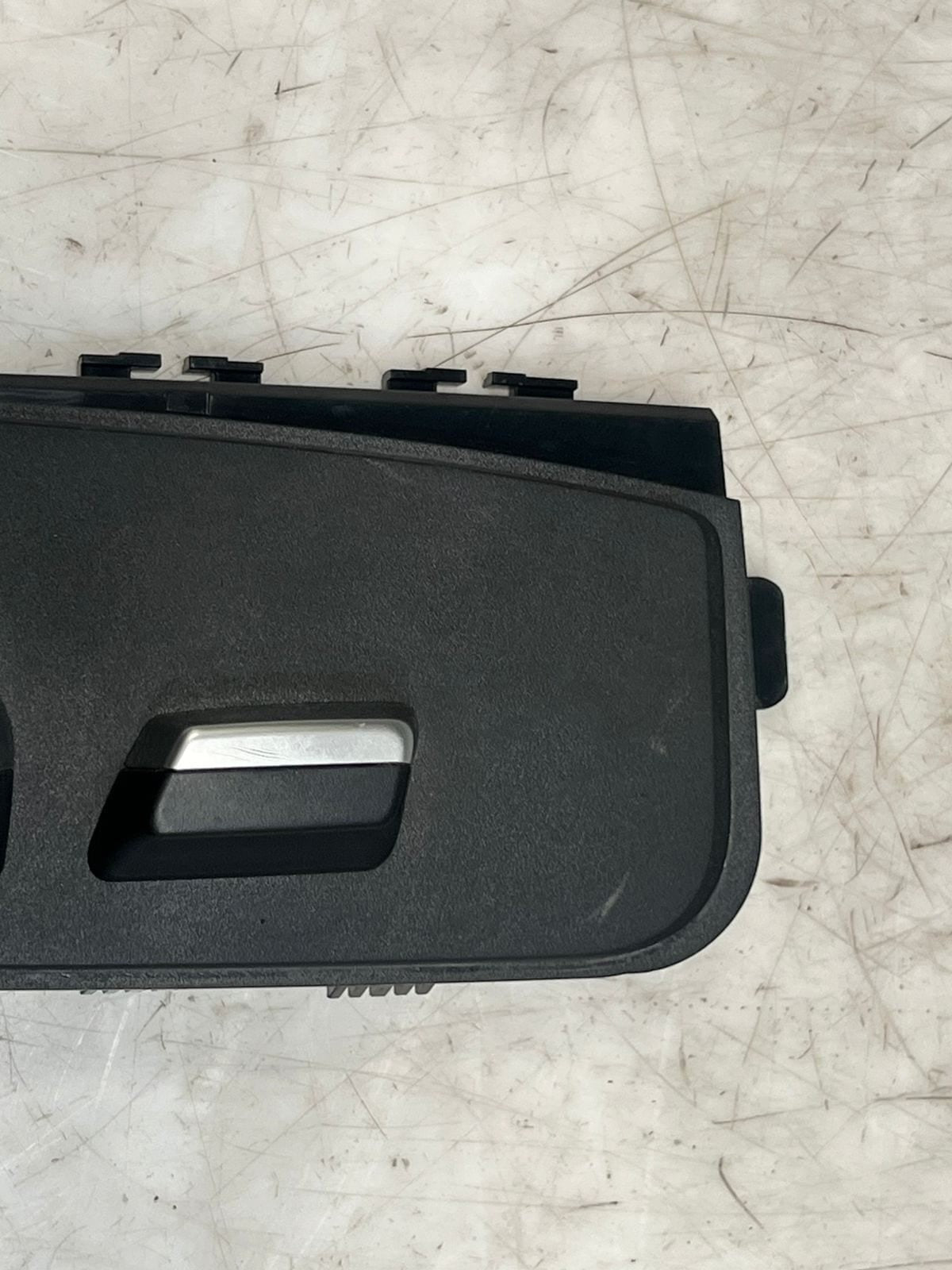 2016-2022 BMW 740i Front Right Seat Adjustment Switch 9384518 OEM