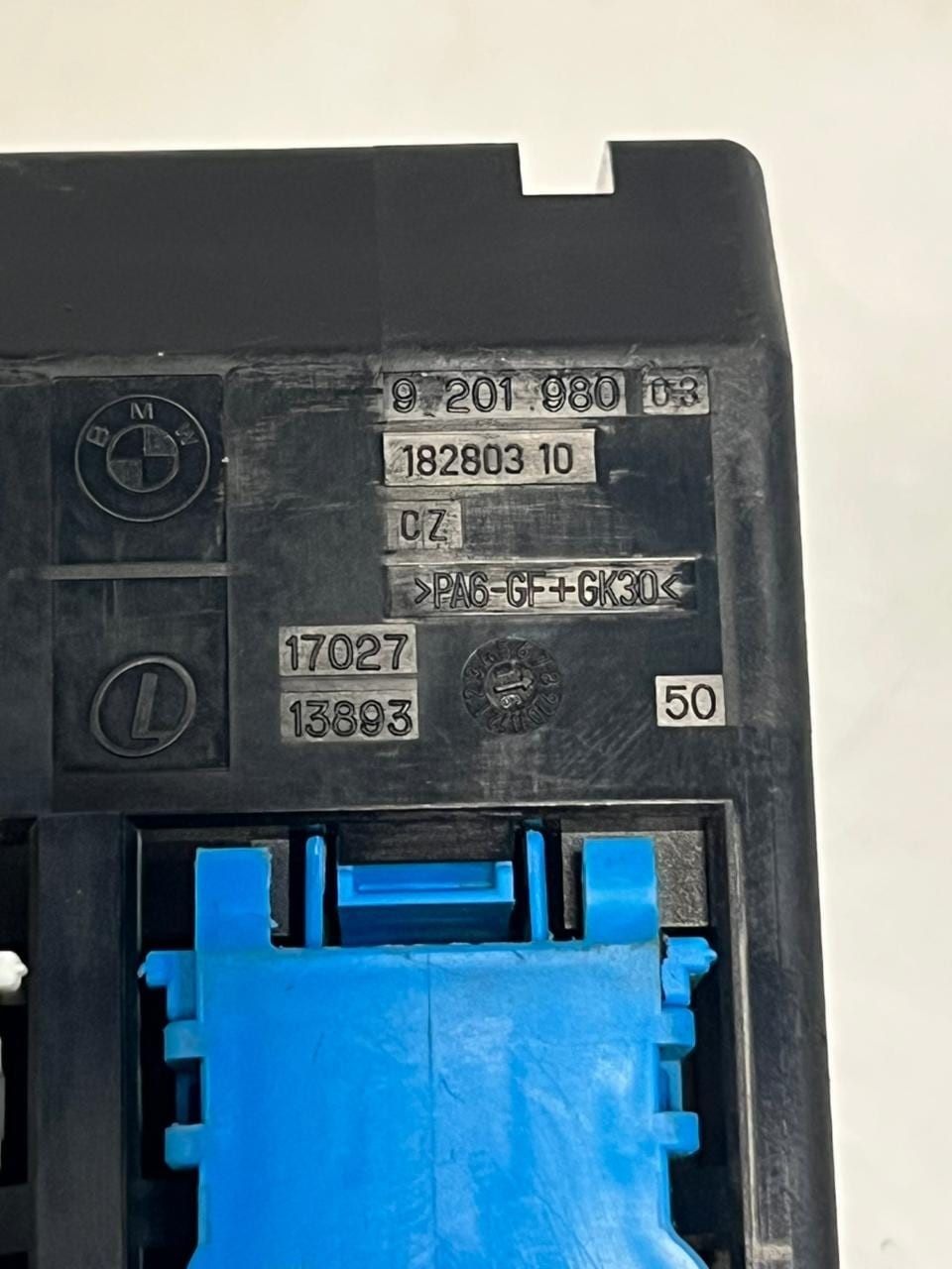 2010-2016 BMW 535i 5 Series F10 F11 F12 Battery Dividing Element Module 9201980