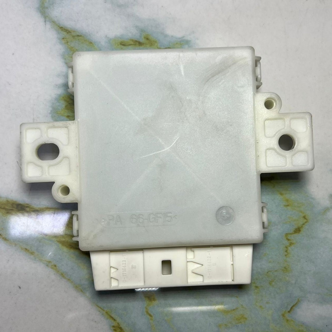 Mercedes-Benz W204 C-Class C200 Parking Distance Control Module A204 9004106 OEM