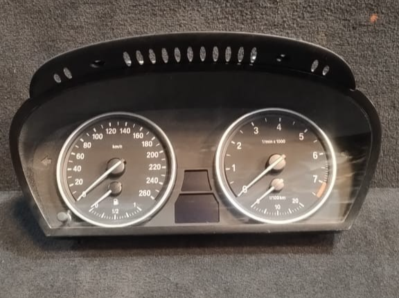 BMW X5 E70 INSTRUMENT CLUSTER SPEEDOMETER KM/H P/N 9236810