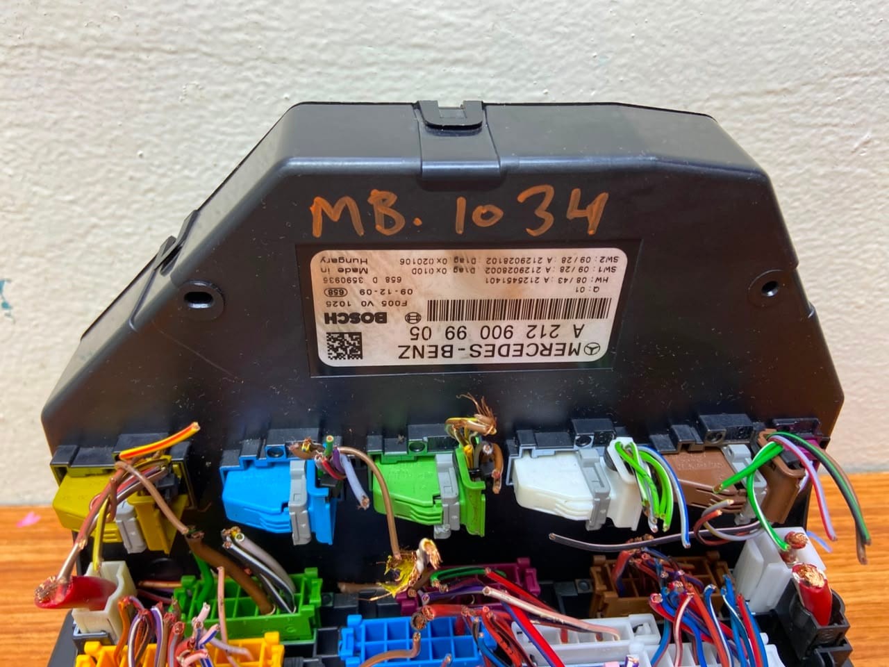 Mercedes-Benz W212 Sam Fuse Box Control Module A2129009905  C-Class W204
