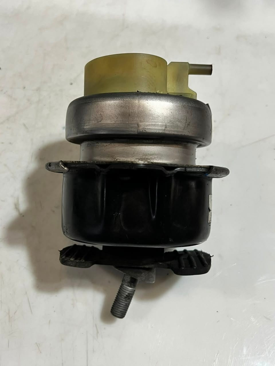 2013-2018 BMW X5 F15 X6 F16 Rubber Bearing Engine Mount, Left 6853103 OEM