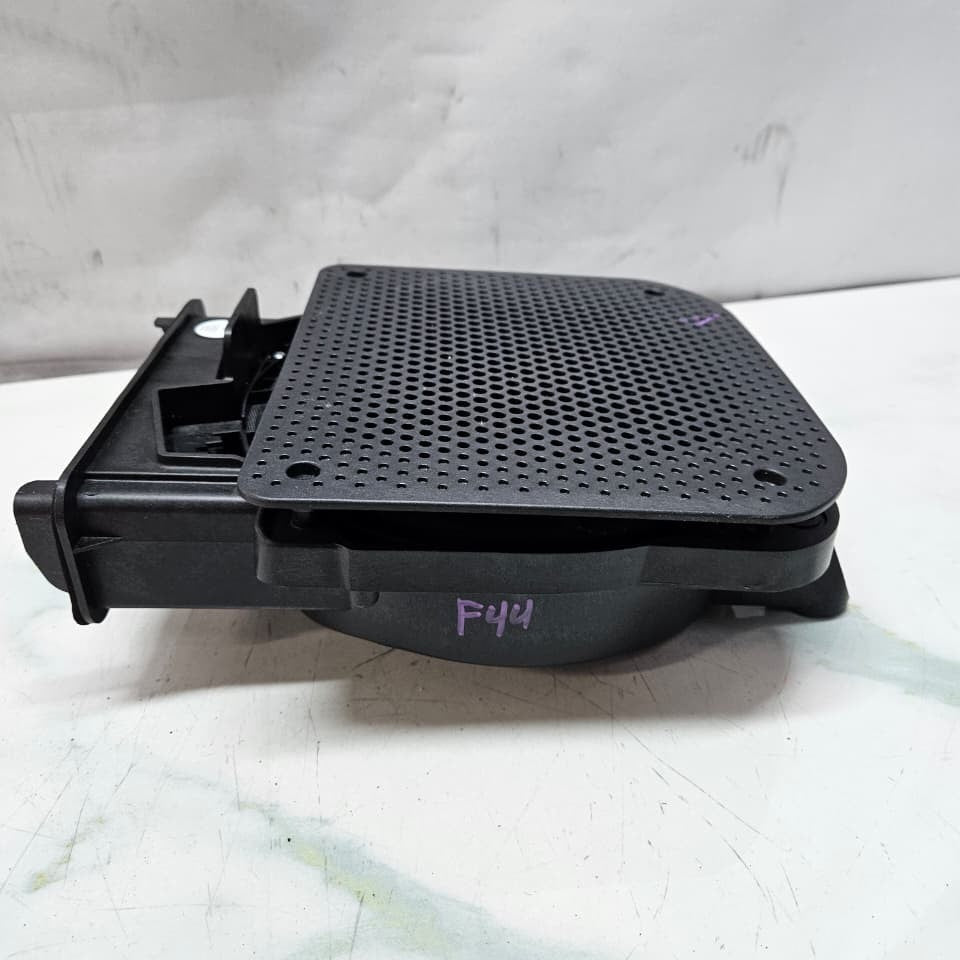 BMW 2 SERIES F45 218i FRONT RIGHT SIDE UNDER SEAT SUBWOOFER 9275996