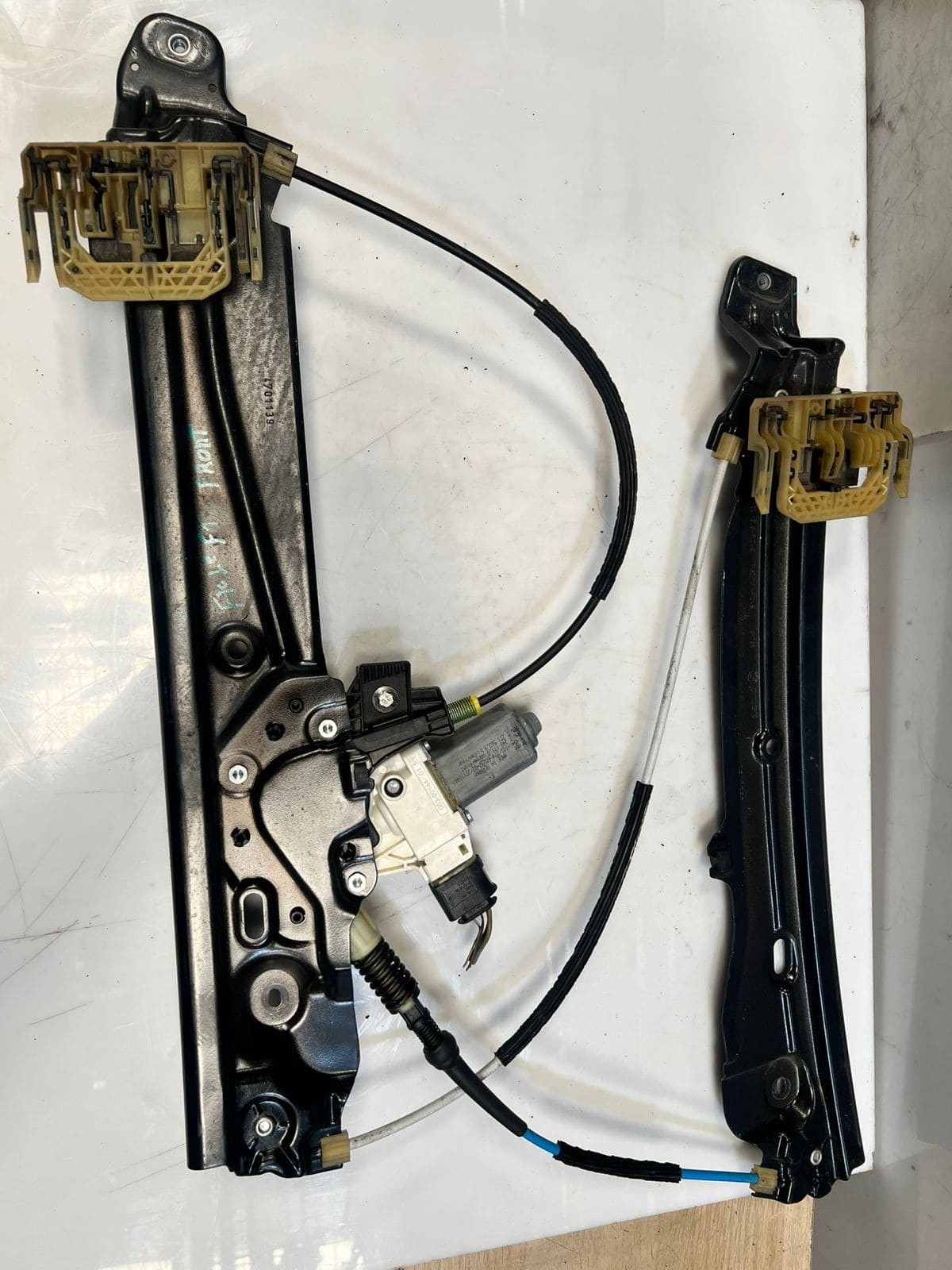 2010-2016 BMW 528i 5 Series F10 F11 Window Regulator Front Left 7182111 OEM