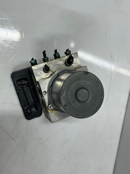 11-16 BMW 5' F10 F11 and 6' F06 F12 F13 528i Abs Pump Control Module 6868335