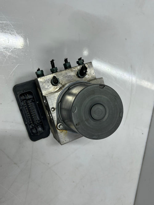 11-16 BMW 5' F10 F11 and 6' F06 F12 F13 528i Abs Pump Control Module 6868335