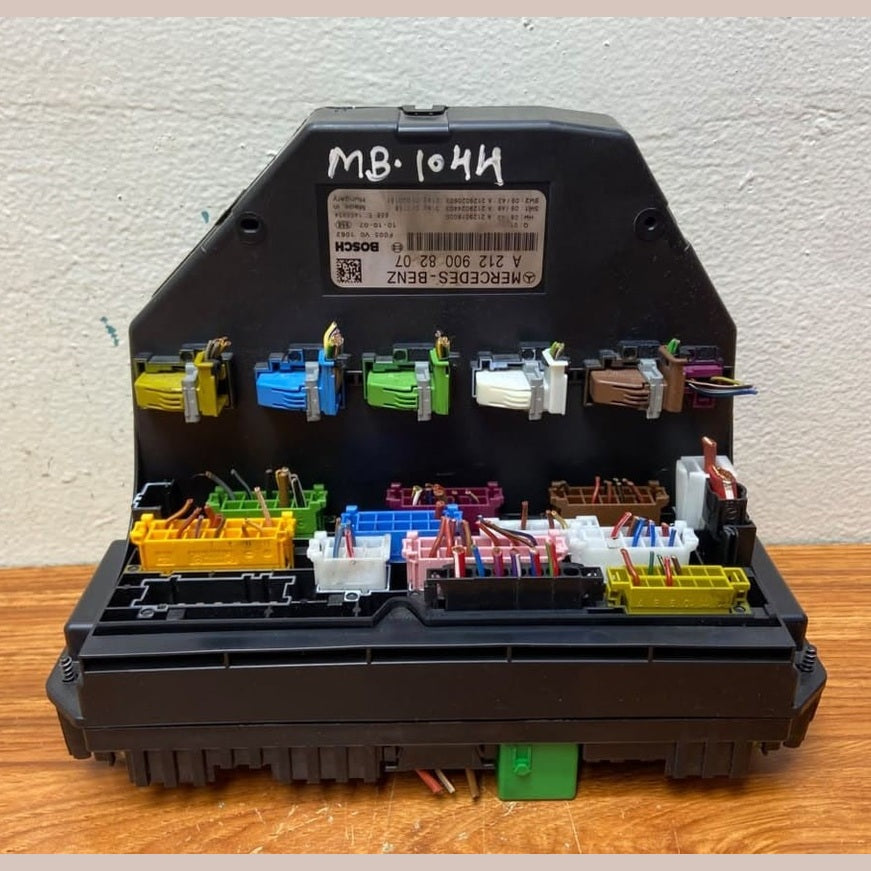 Mercedes-Benz X204 GLK Fuse Box Sam Relay Control Module Front A2129008207 W212