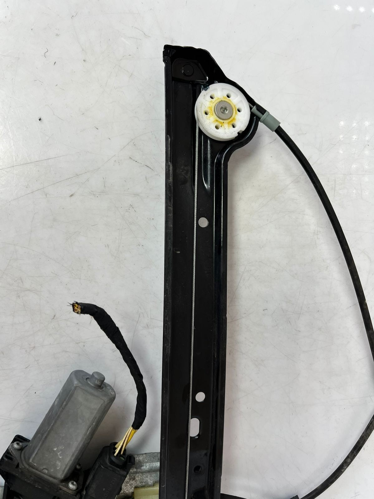 2011-2016 Mini Cooper Countryman Front Window Regulator With Motor 9800565