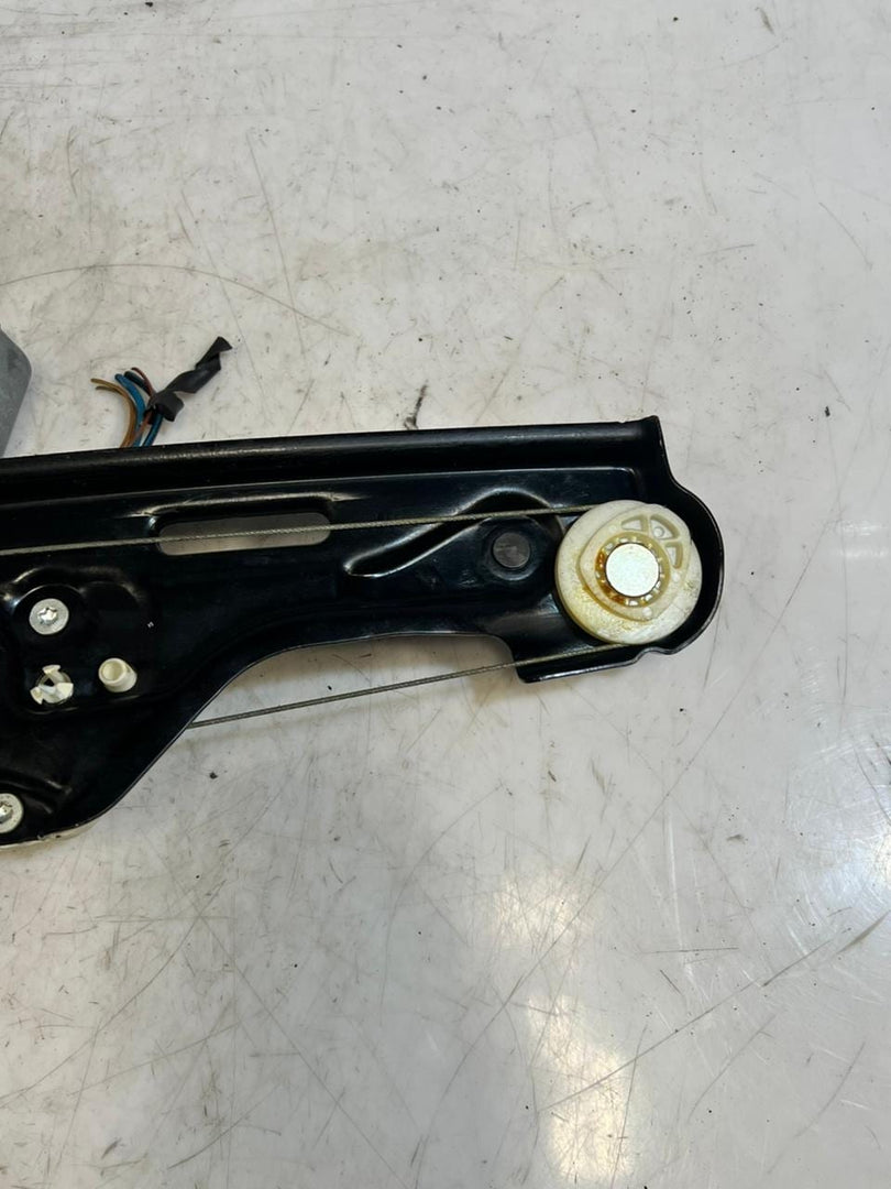 2008-2014 BMW X6 E71 RIGHT Rear Window Regulator With Motor 7179602 OEM