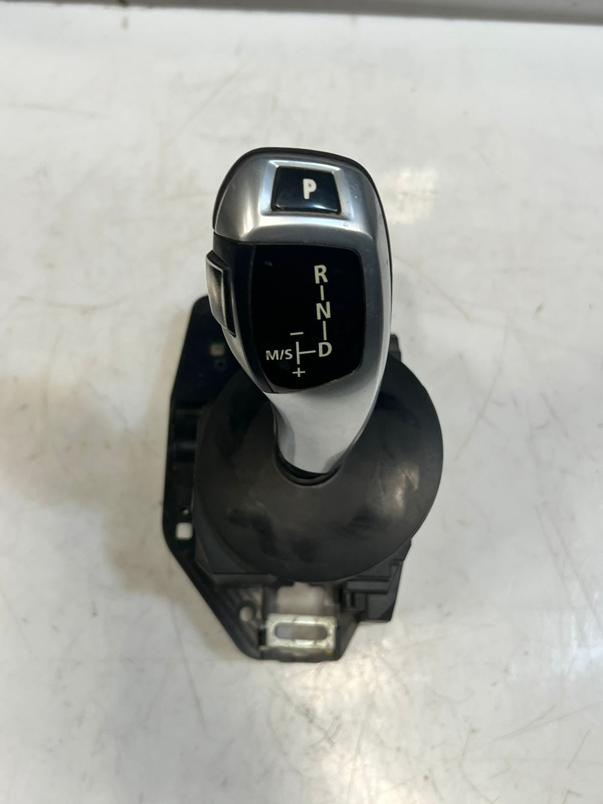 BMW 5 Series E60 and E61 Gear Shifter Selector Automatic 9165669 OEM