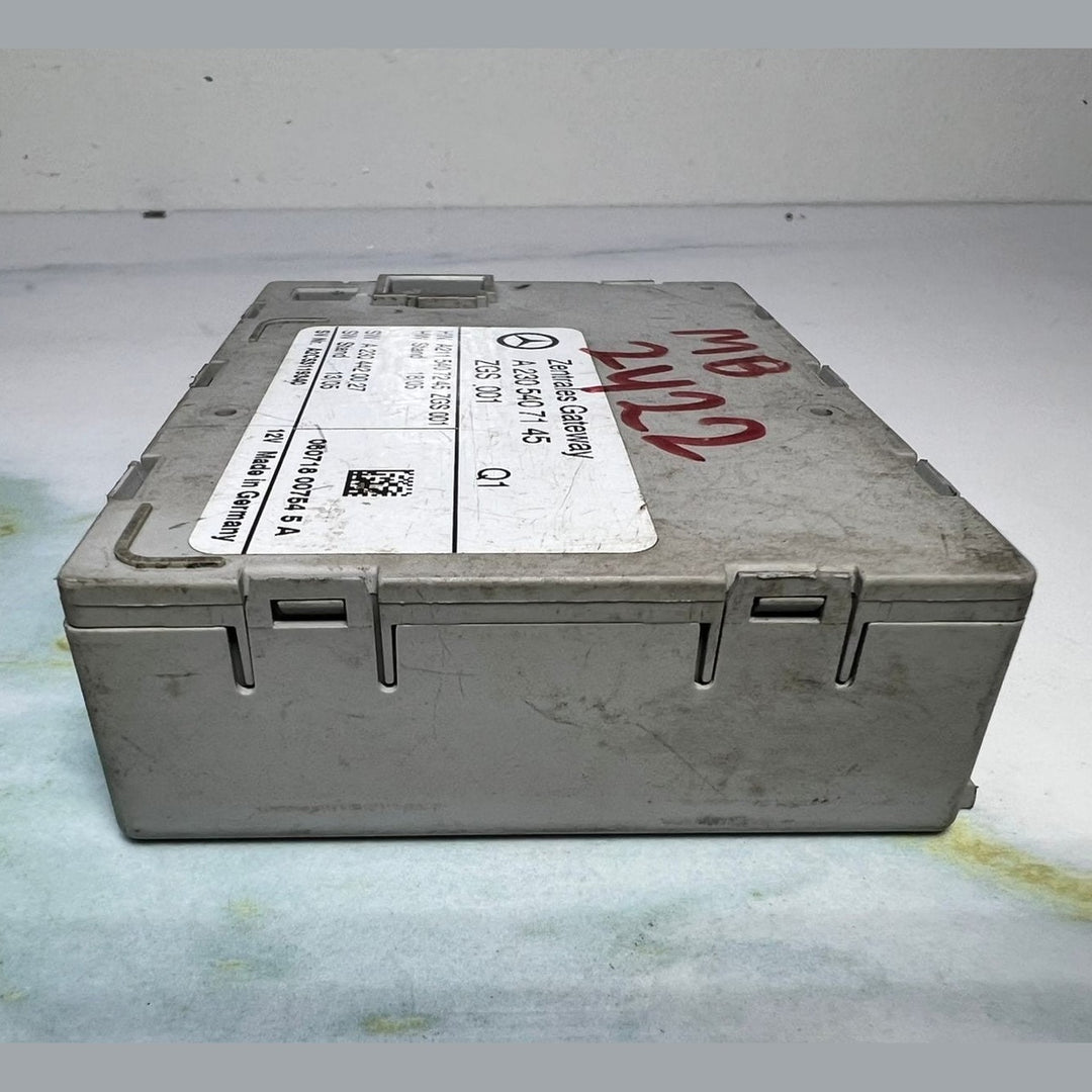 Mercedes Gateway Control Module A2305407145 SL R230 and R232