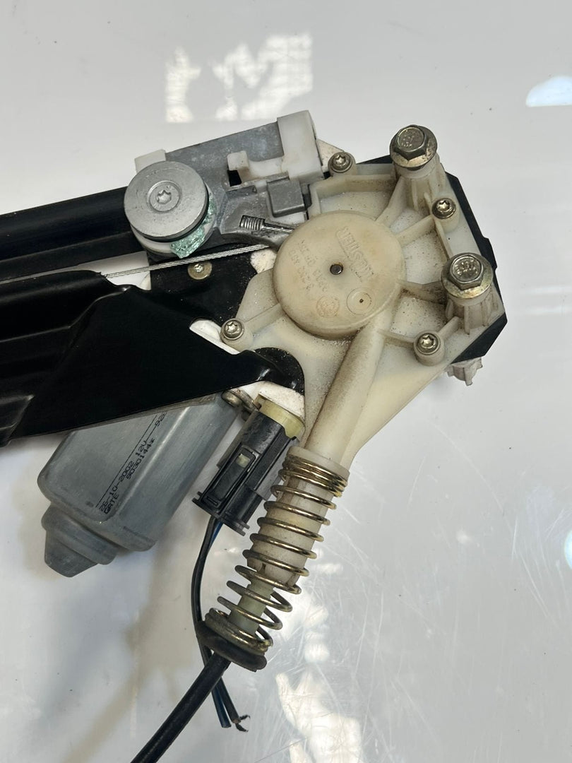 1999-2003 BMW M5 E39 5-Series 525I 528I Rear RIGHT Window Regulator 8252430