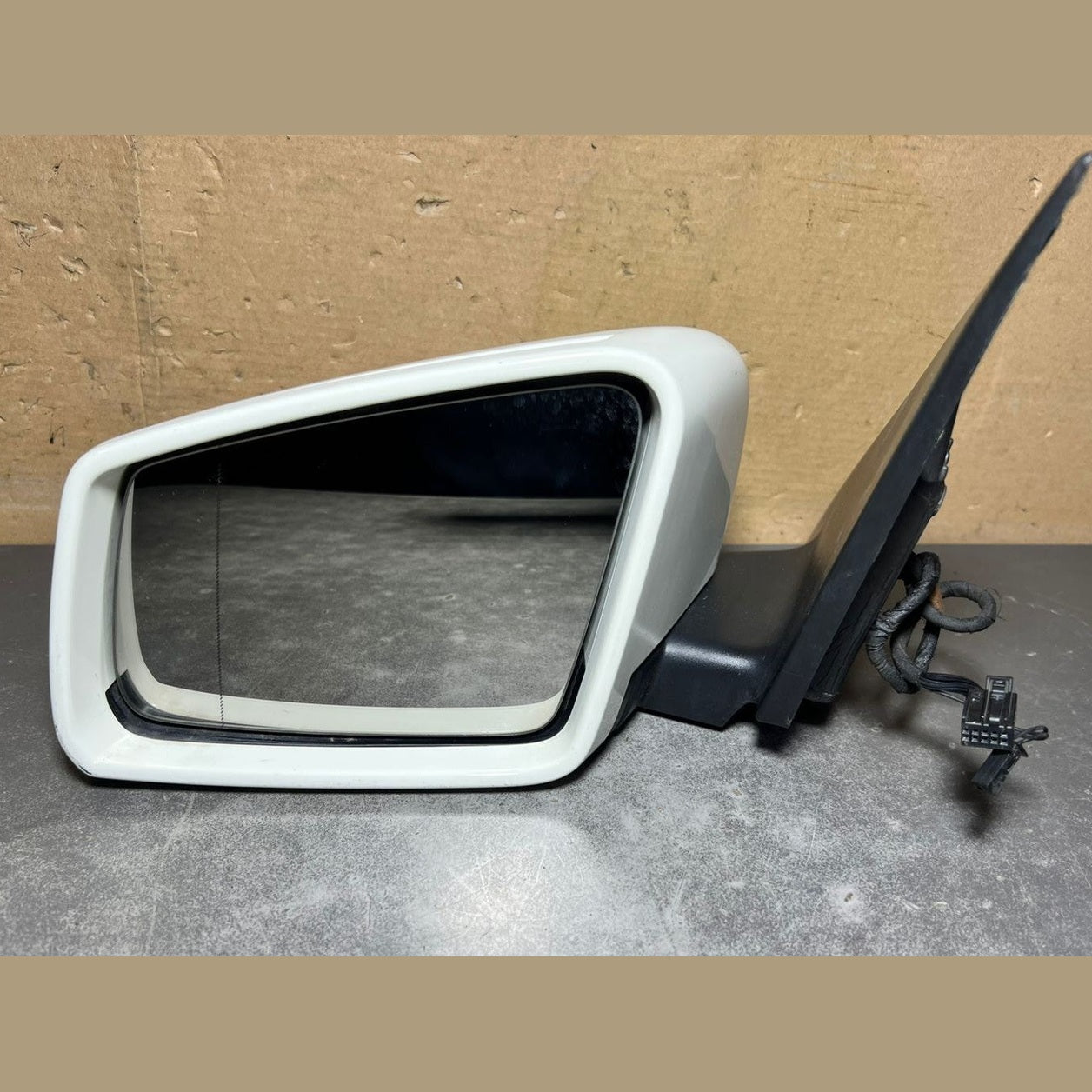 2010-1012 Mercedes-Benz W204 C-Class Left Side Mirror Foldable W/ Signal Light