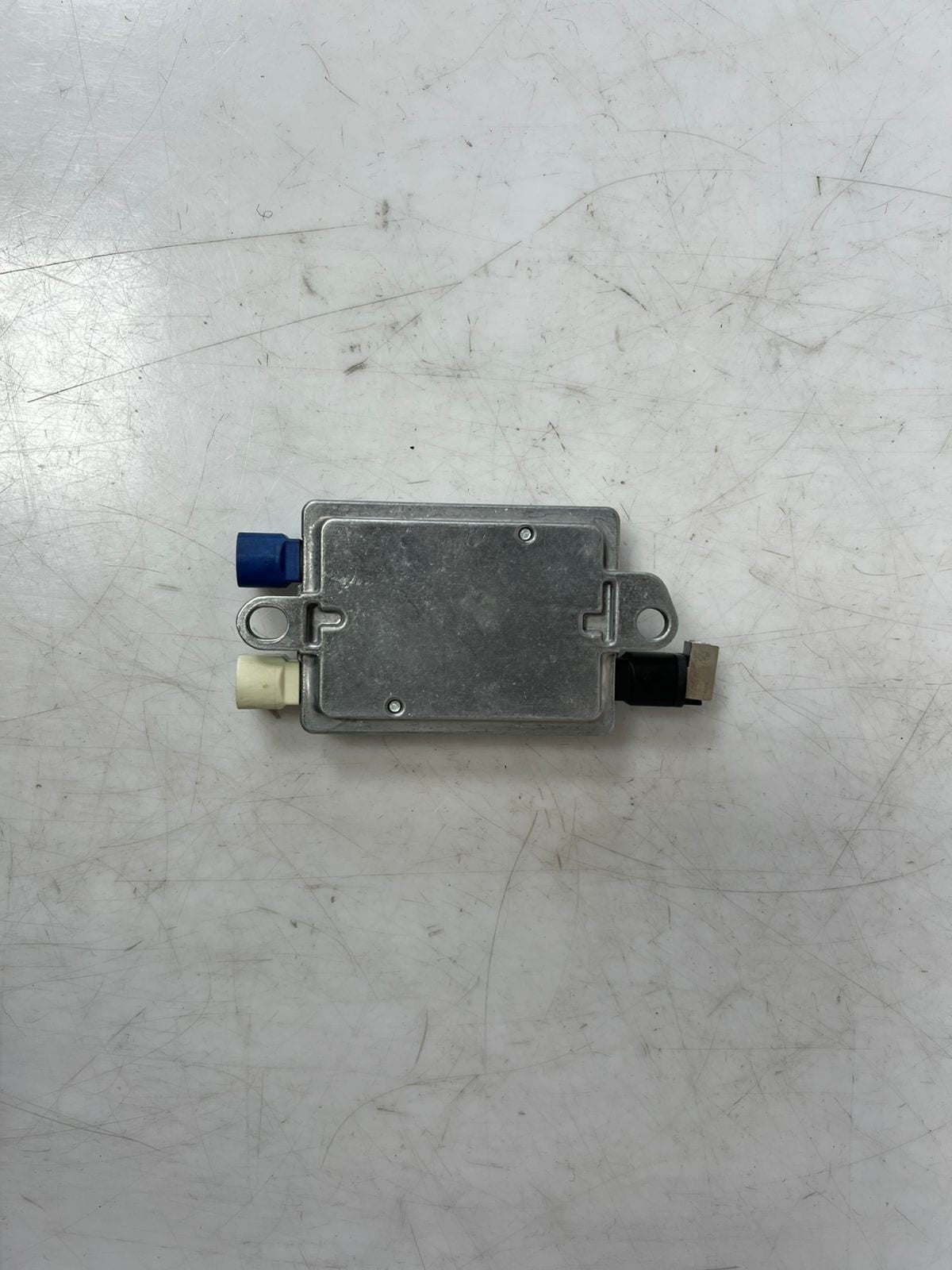 2016-22 BMW 330i F20 F21 F22 F30 F32 F45 F87 USB Hub Control Module 9355549 OEM