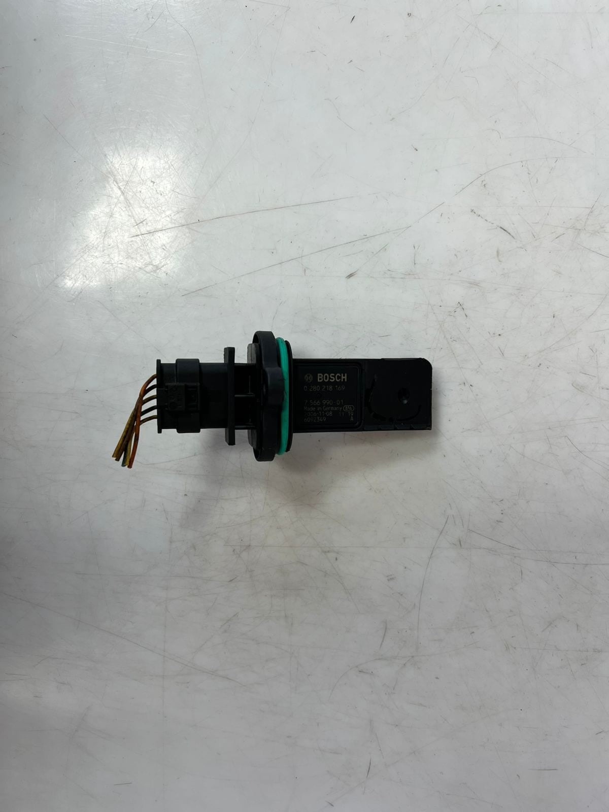 2010-2013 BMW 550i, 650i, 750i, and X6 4.4L Mass Air Flow Sensor 7566990 OEM
